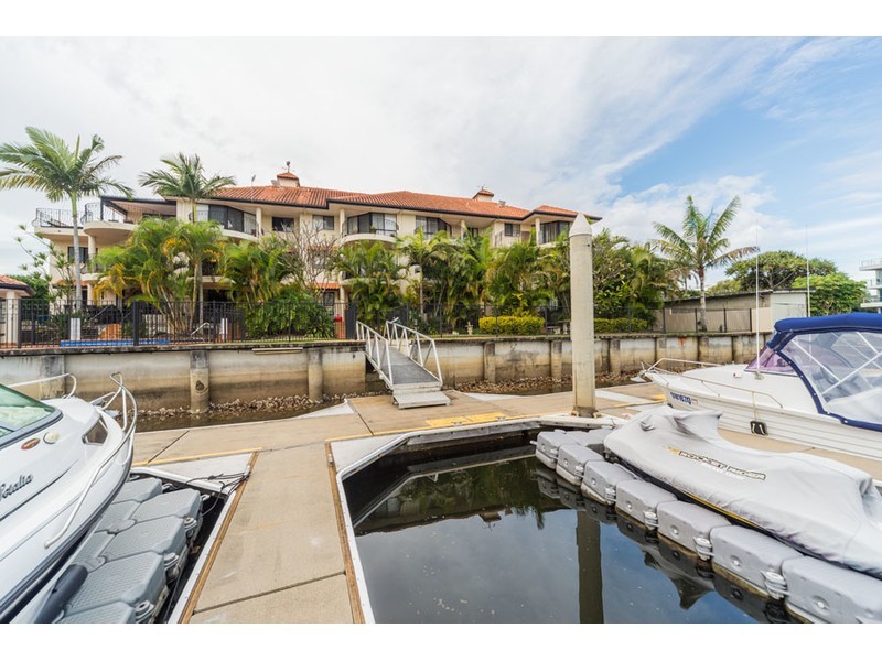 12/12 Canal Avenue, Runaway Bay QLD 4216