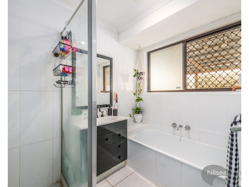 2/293 Government Road, Labrador QLD 4215