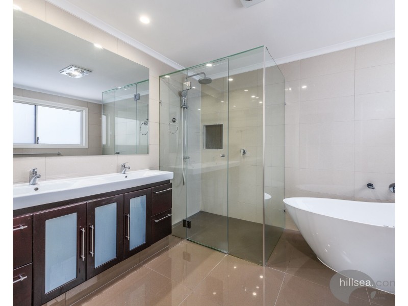 28 Daru Avenue, Runaway Bay QLD 4216