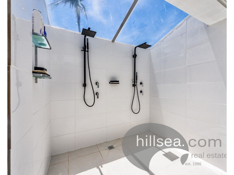 172 Morala Avenue, Runaway Bay QLD 4216