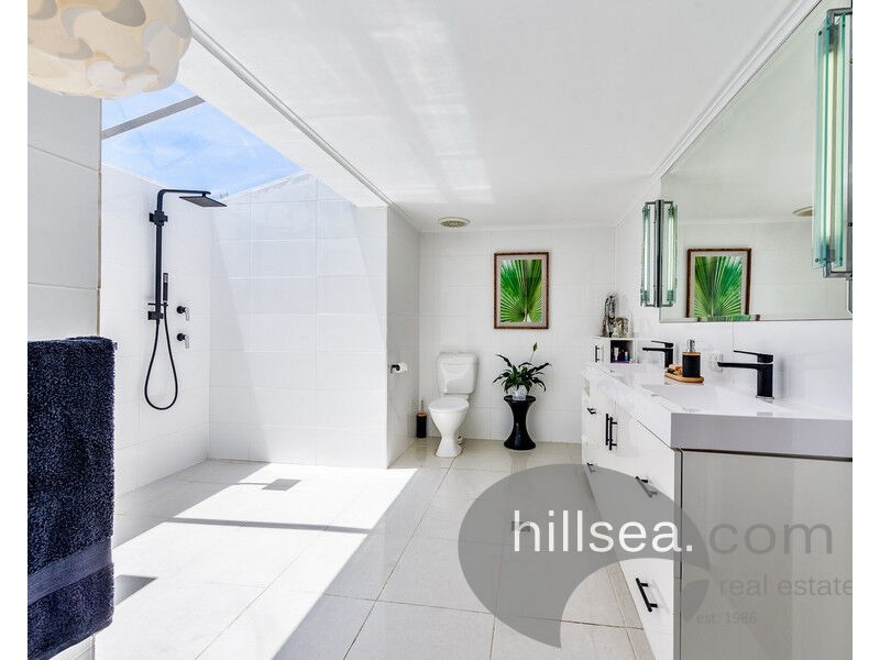 172 Morala Avenue, Runaway Bay QLD 4216