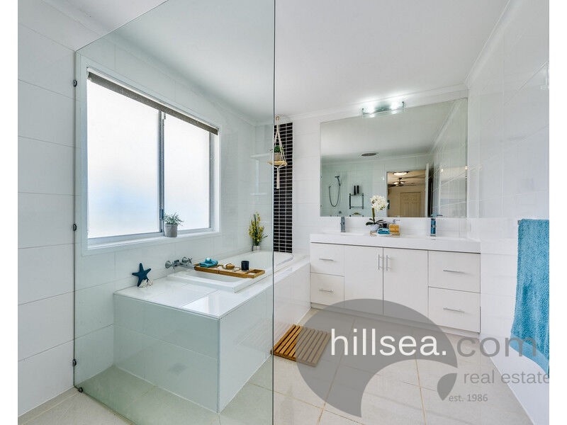 172 Morala Avenue, Runaway Bay QLD 4216