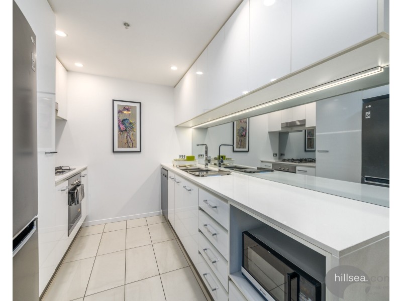 414/19 Imperial Parade, Labrador QLD 4215