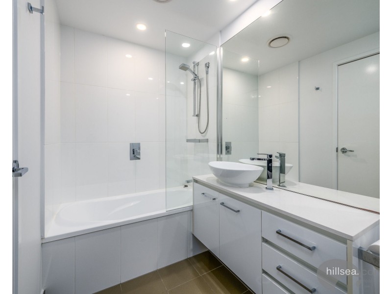 414/19 Imperial Parade, Labrador QLD 4215