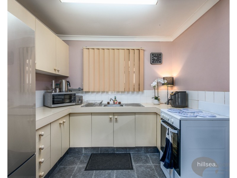 1/8 Eurimbula Court, Paradise Point QLD 4216