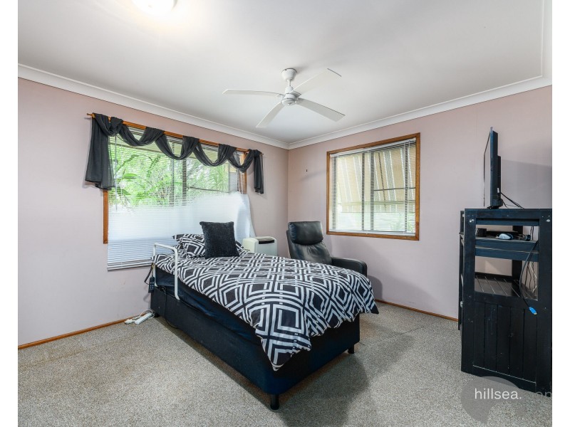 1/8 Eurimbula Court, Paradise Point QLD 4216
