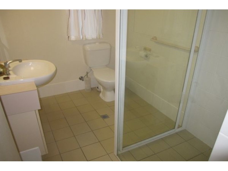 20 Brisbane Road, Labrador QLD 4215