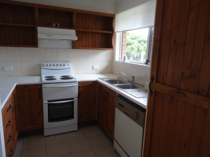 2/137 Central Street, Labrador QLD 4215