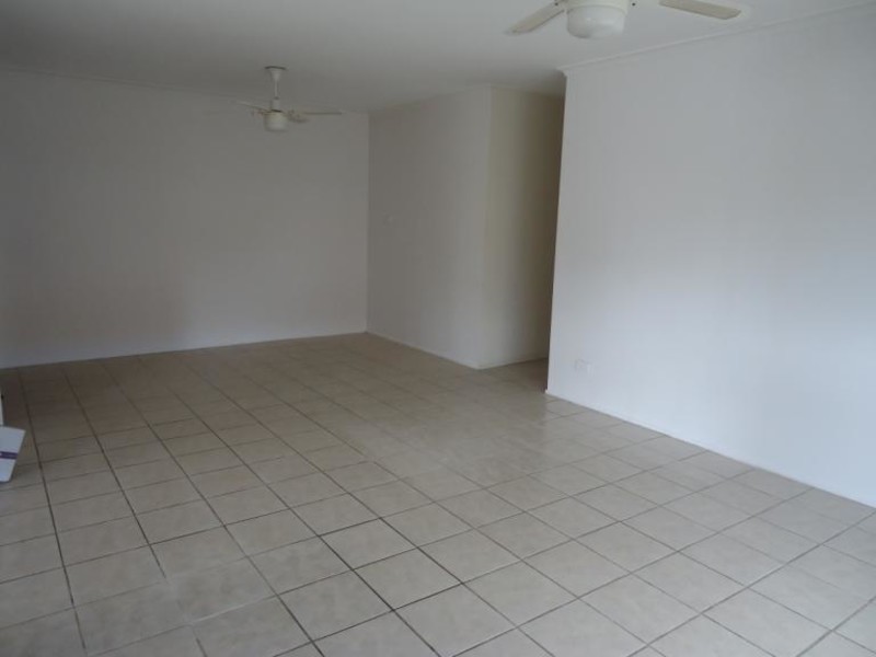 2/137 Central Street, Labrador QLD 4215