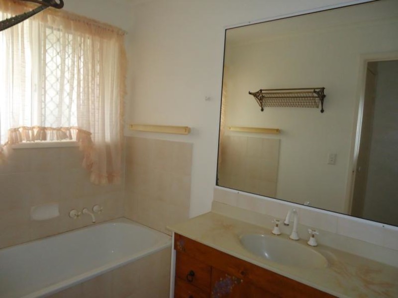 2/137 Central Street, Labrador QLD 4215