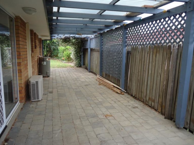 2/137 Central Street, Labrador QLD 4215