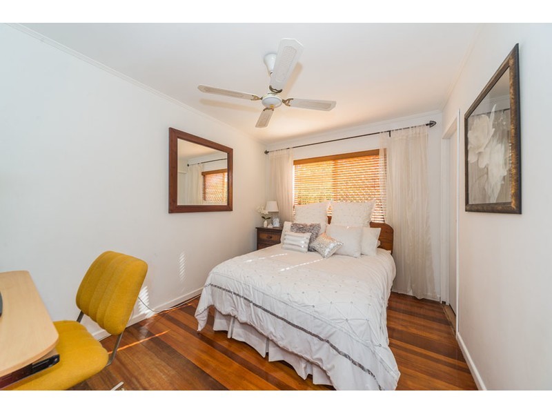 15 Mungera Street, Biggera Waters QLD 4216