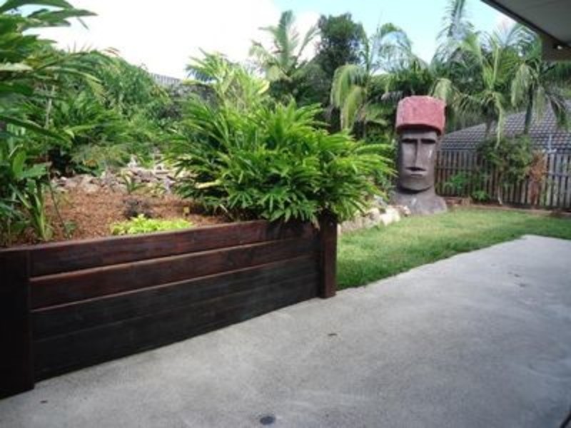 5 Inman Court, Pacific Pines QLD 4211