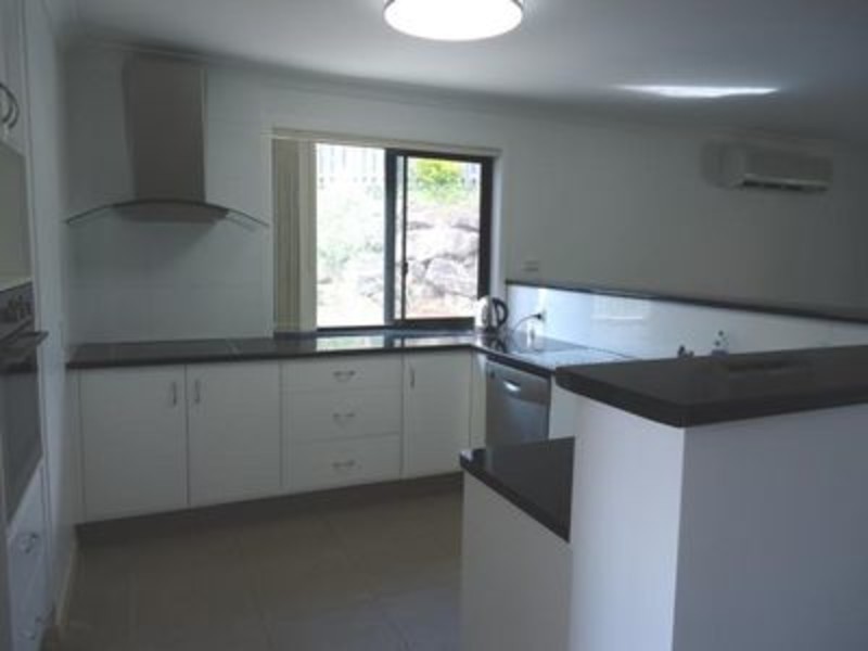 5 Inman Court, Pacific Pines QLD 4211