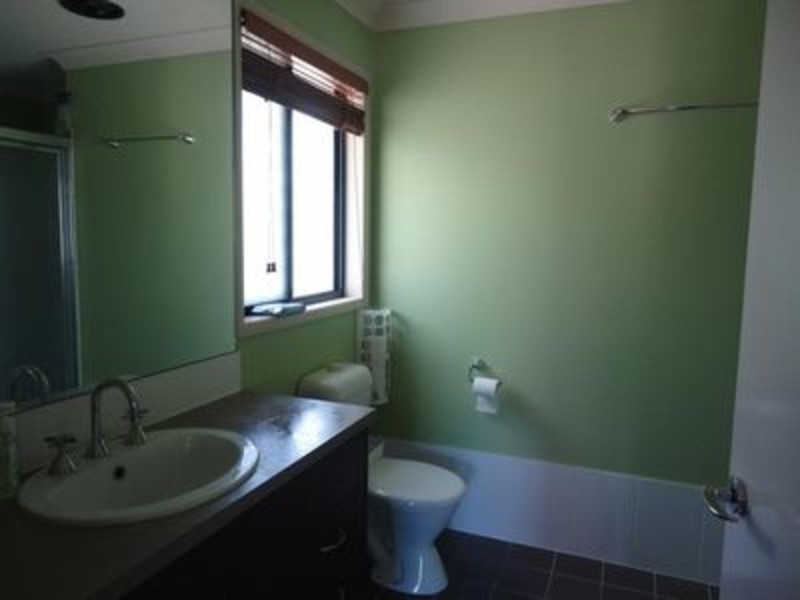 5 Inman Court, Pacific Pines QLD 4211