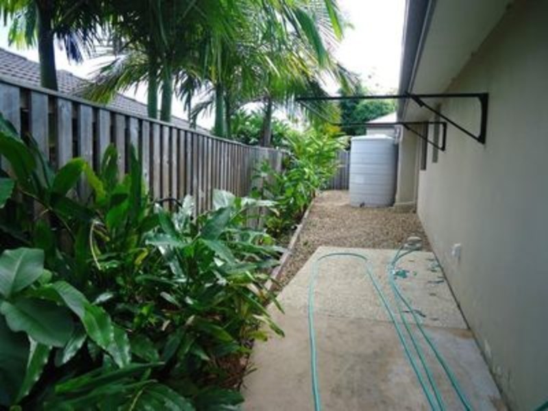 5 Inman Court, Pacific Pines QLD 4211