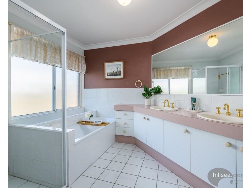 15 Ben Hogan Crescent, Parkwood QLD 4214