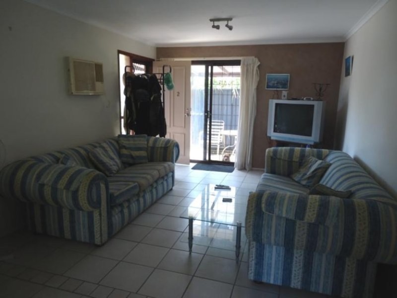 2/27 Telopea Street, Labrador QLD 4215