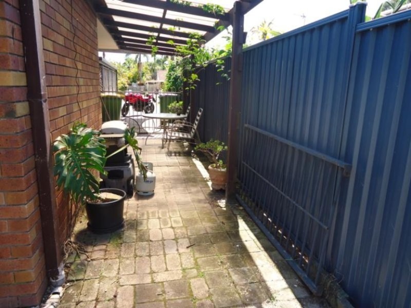 2/27 Telopea Street, Labrador QLD 4215