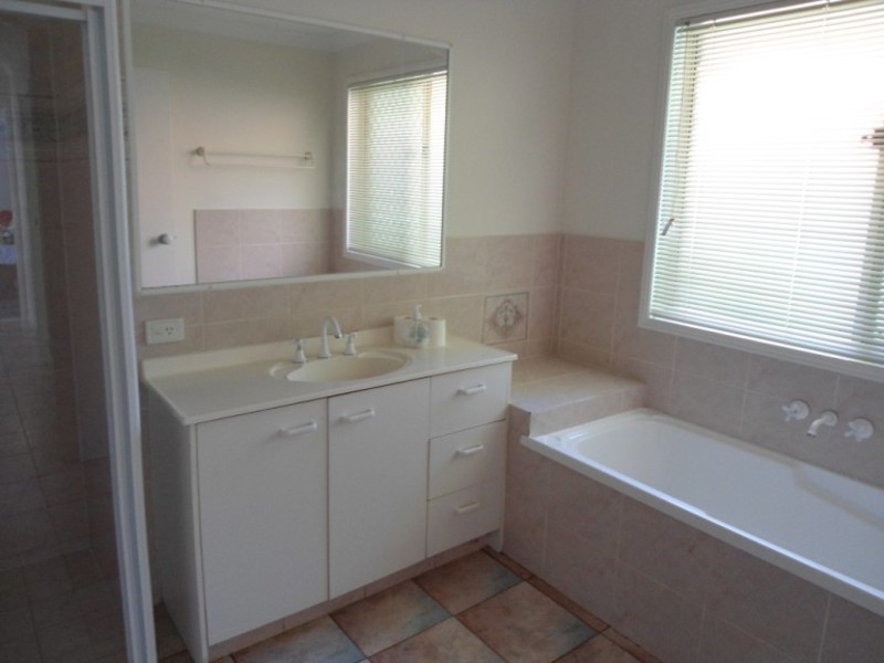 143 Henry Cotton Drive, Parkwood QLD 4214