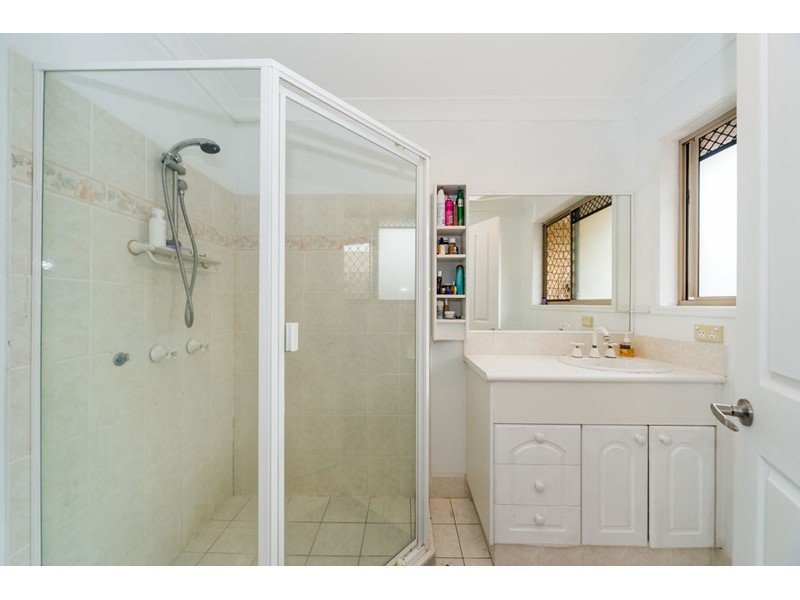 27 Anchorage Way, Biggera Waters QLD 4216
