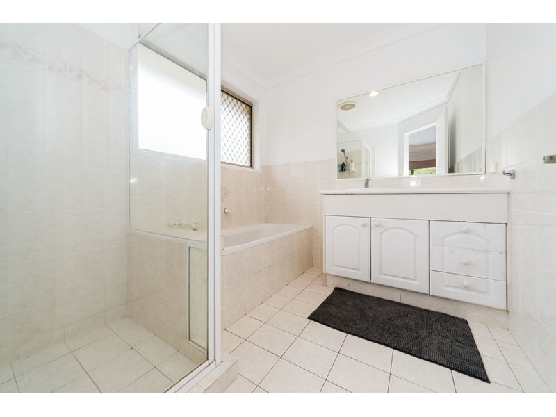 27 Anchorage Way, Biggera Waters QLD 4216