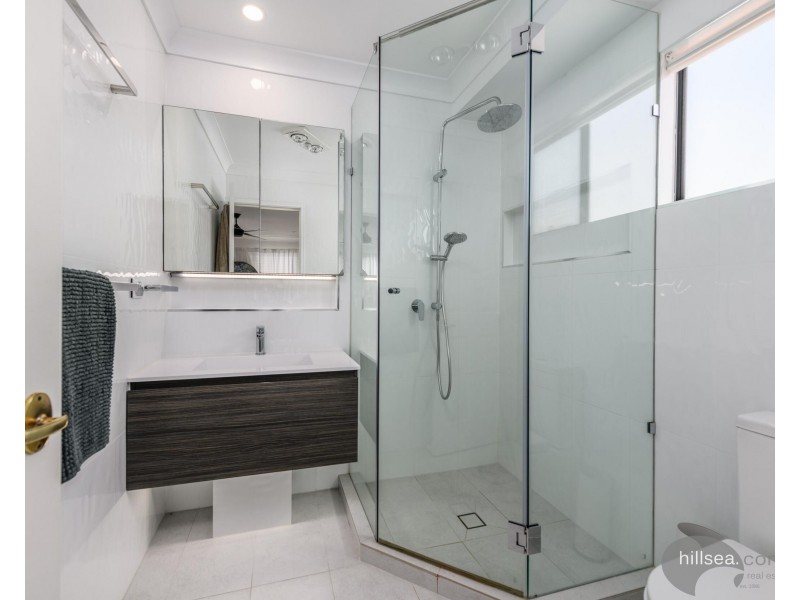 102A The Esplanade, Paradise Point QLD 4216