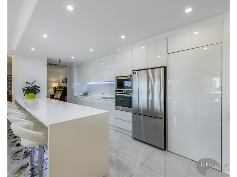 29/8 Admiralty Drive, Paradise Waters QLD 4217