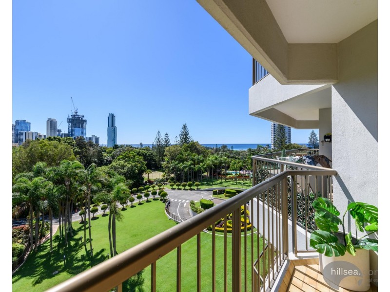 29/8 Admiralty Drive, Paradise Waters QLD 4217