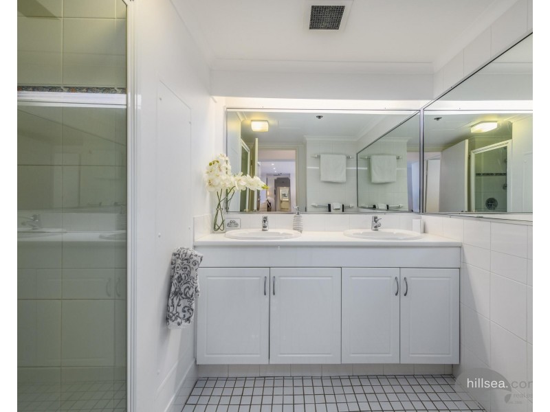 29/8 Admiralty Drive, Paradise Waters QLD 4217