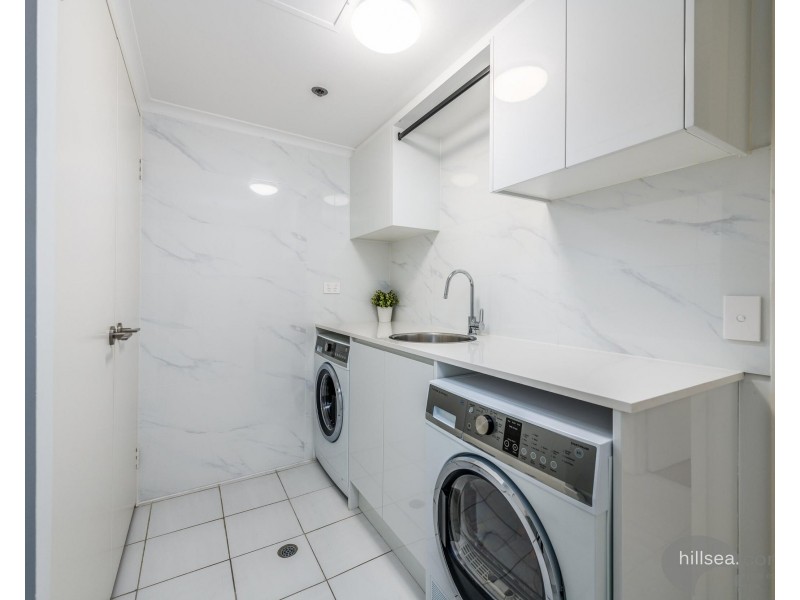 29/8 Admiralty Drive, Paradise Waters QLD 4217