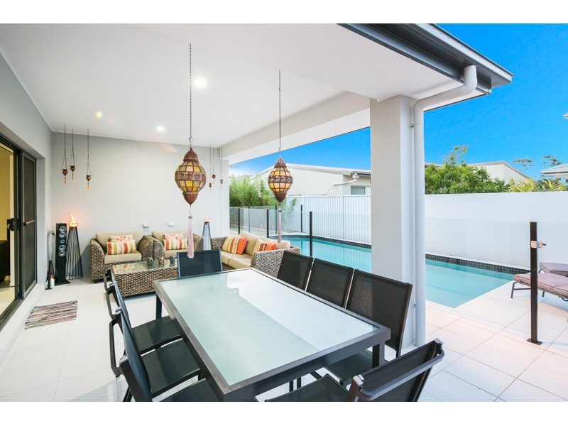 16 Iridium Drive, Hope Island QLD 4212