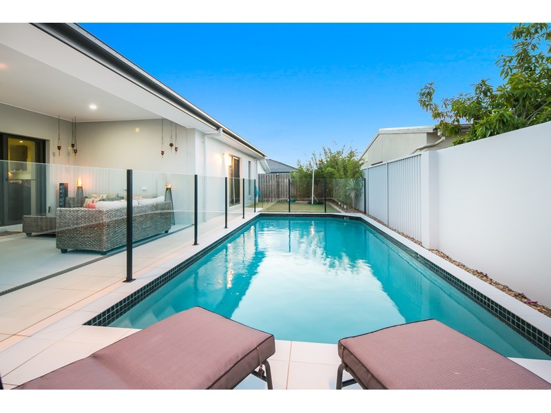 16 Iridium Drive, Hope Island QLD 4212