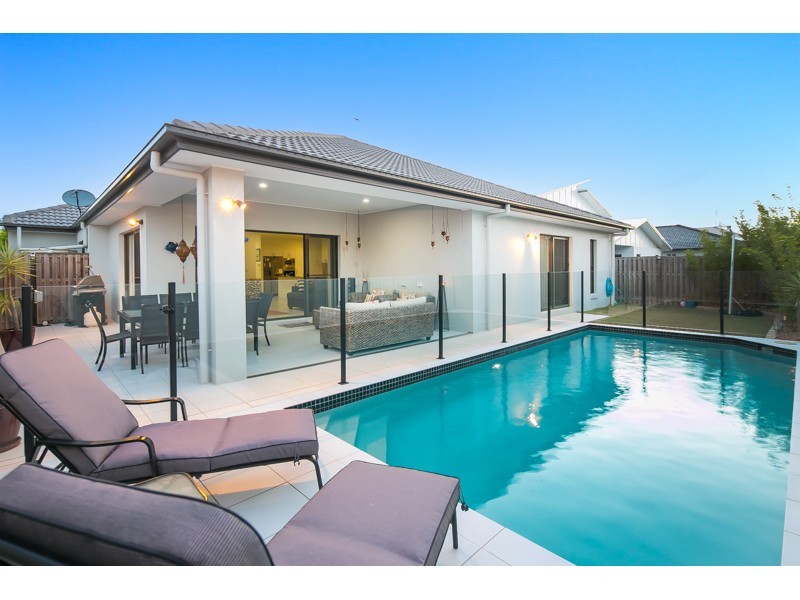 16 Iridium Drive, Hope Island QLD 4212