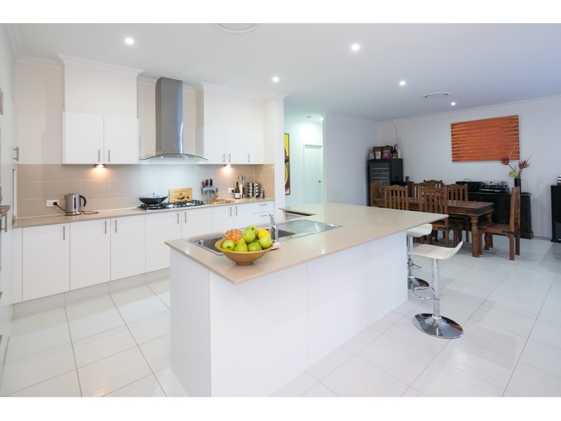 16 Iridium Drive, Hope Island QLD 4212