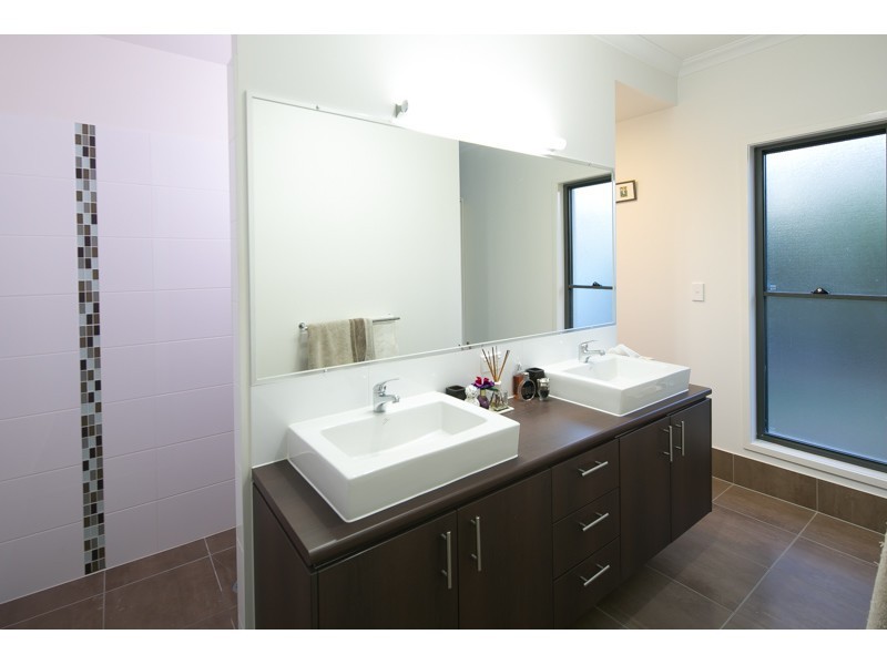 16 Iridium Drive, Hope Island QLD 4212