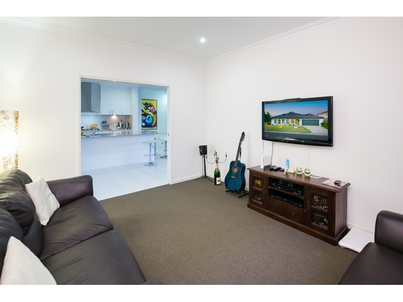 16 Iridium Drive, Hope Island QLD 4212