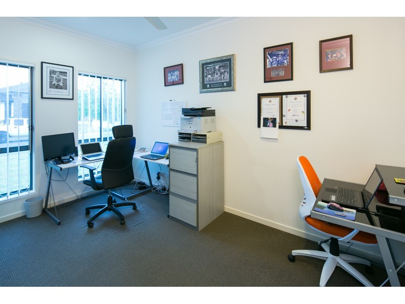 16 Iridium Drive, Hope Island QLD 4212