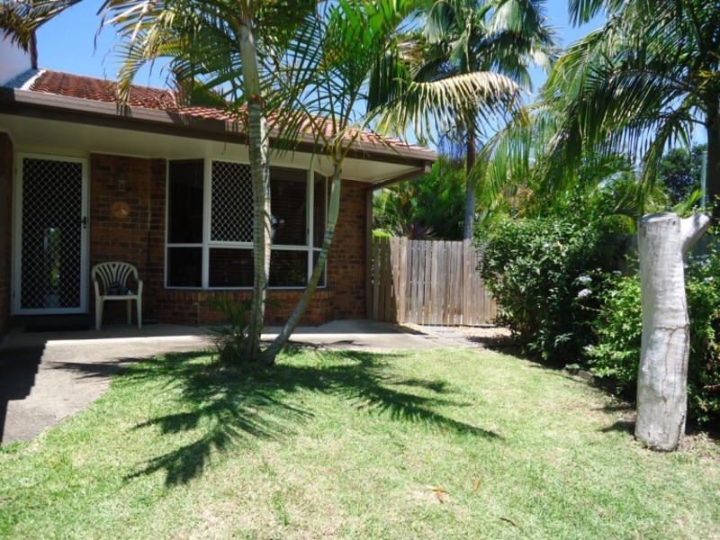 2/4 Hill Court, Labrador QLD 4215