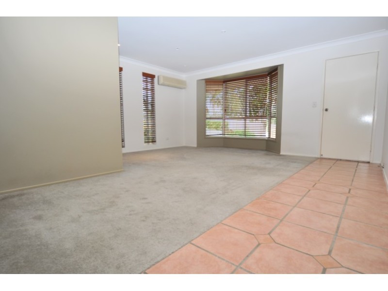2/4 Hill Court, Labrador QLD 4215