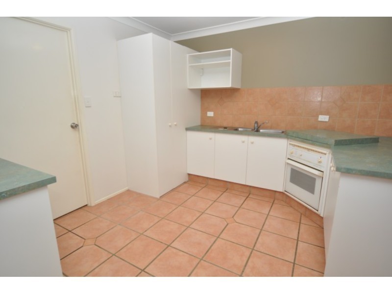2/4 Hill Court, Labrador QLD 4215