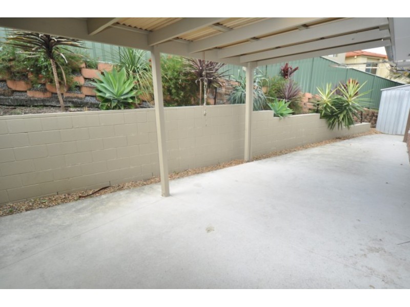 2/4 Hill Court, Labrador QLD 4215