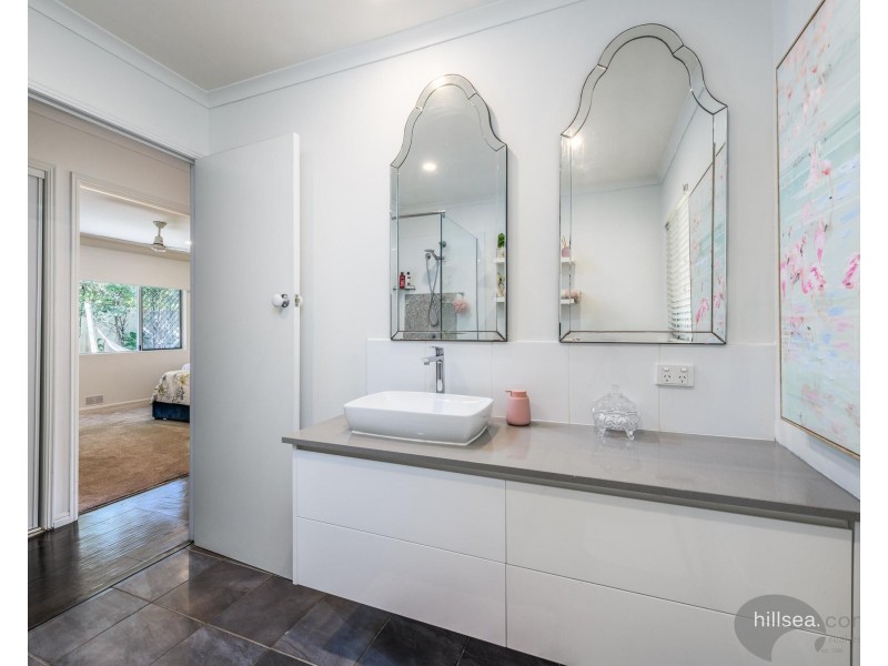 41 Bruce Avenue, Paradise Point QLD 4216