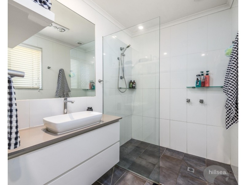 41 Bruce Avenue, Paradise Point QLD 4216