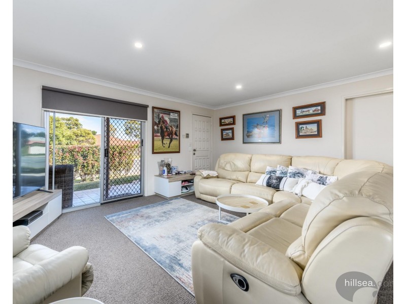 2/217 Central Street, Labrador QLD 4215