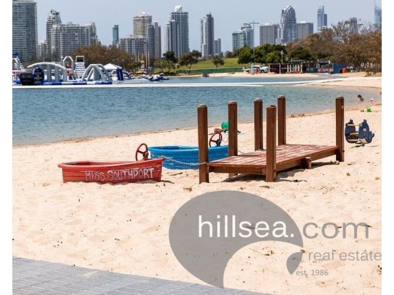 2/72 Eugaree Street, Southport QLD 4215