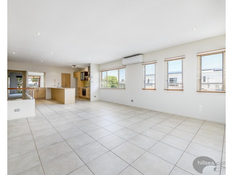 2/28 Shoveller Avenue, Paradise Point QLD 4216