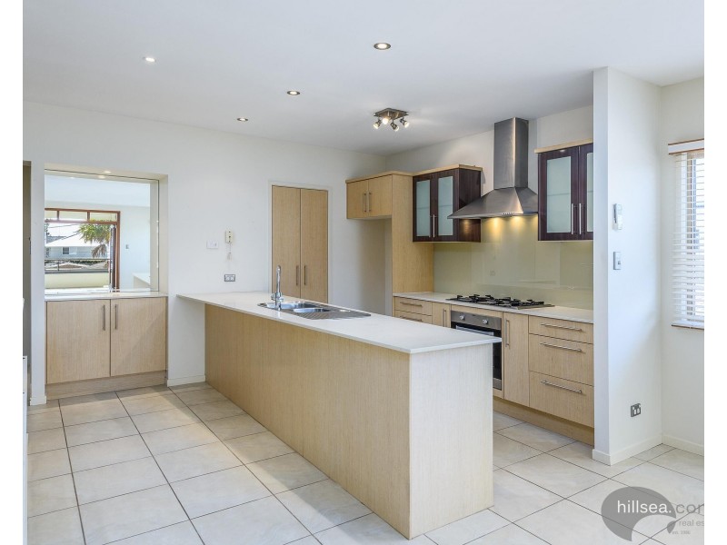 2/28 Shoveller Avenue, Paradise Point QLD 4216