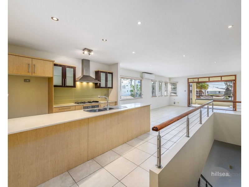 2/28 Shoveller Avenue, Paradise Point QLD 4216