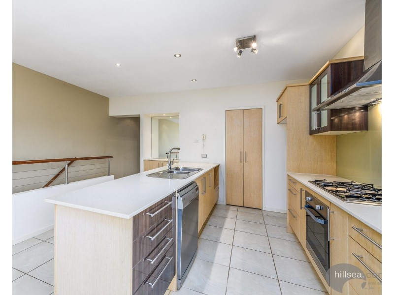 2/28 Shoveller Avenue, Paradise Point QLD 4216